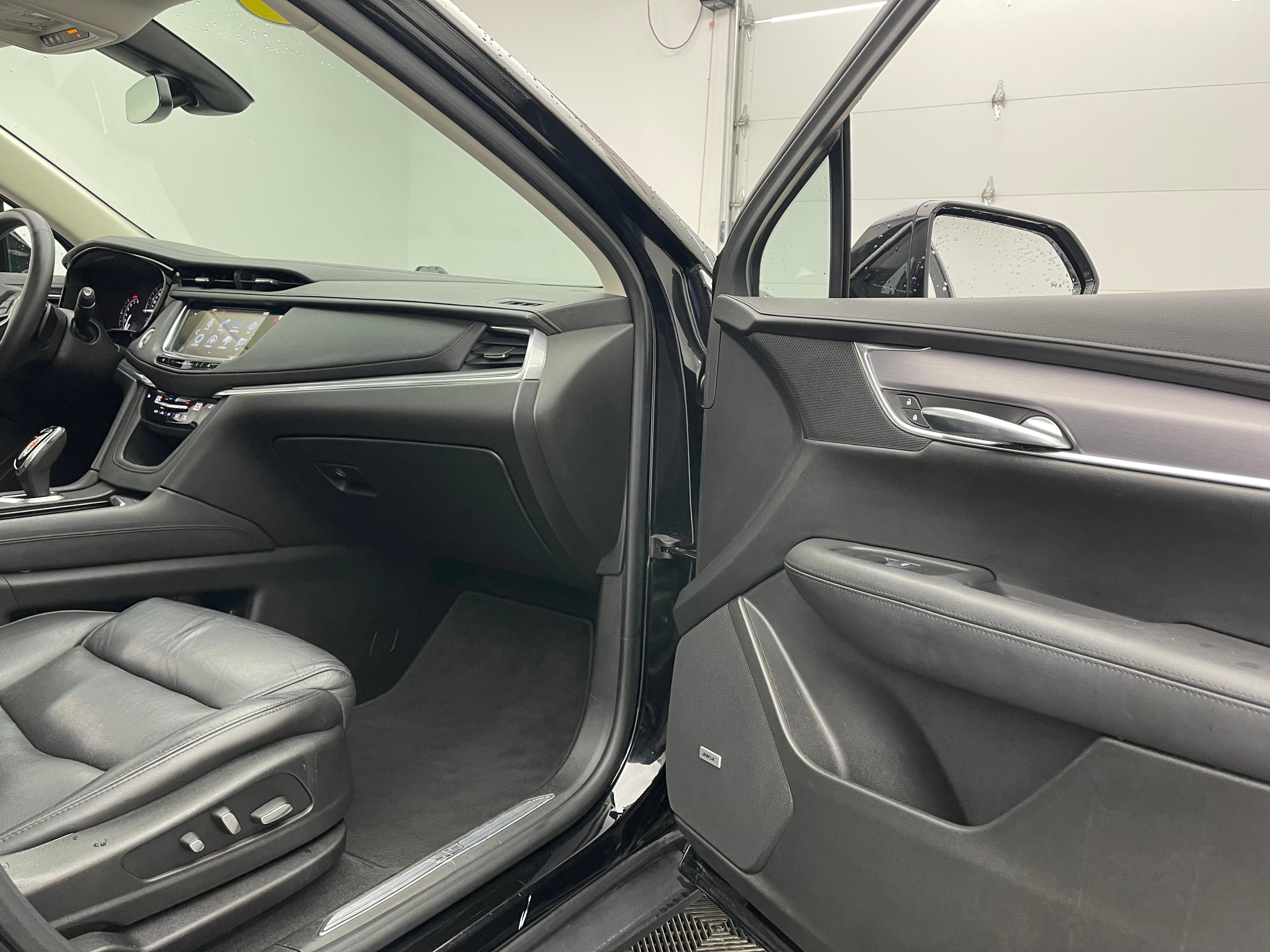 Used 2017 Cadillac XT5 Luxury w/ Driver Awareness Package AWD/4WD image 32