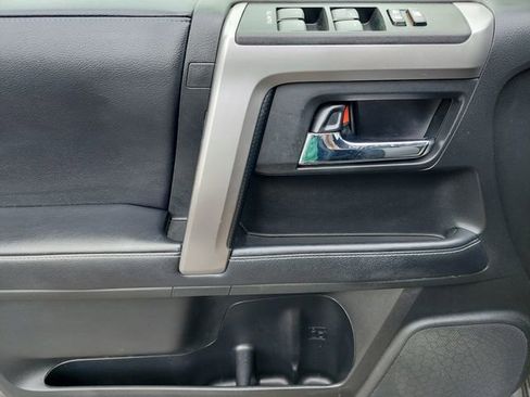 Used 2019 Toyota 4Runner SR5 AWD/4WD image 17