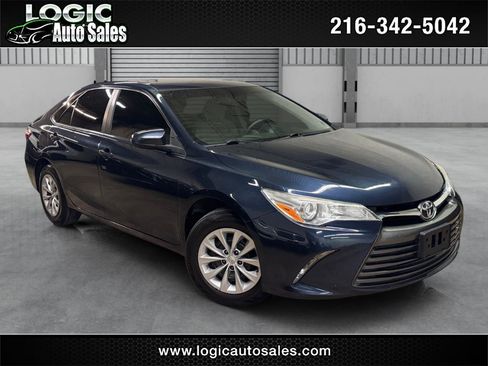 Used 2017 Toyota Camry LE FWD image 1