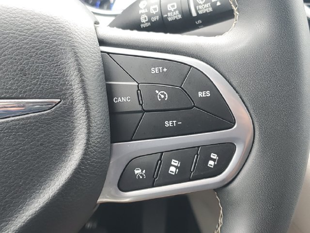 Used 2024 Chrysler Pacifica Touring-L FWD image 23