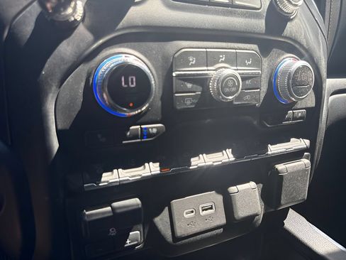 Used 2021 GMC Sierra 2500 AT4 w/ AT4 Premium Plus Package AWD/4WD image 24