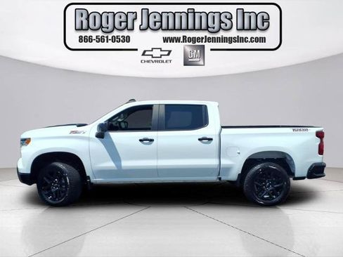 Used 2025 Chevrolet Silverado 1500 LT Trail Boss w/ Convenience Package II AWD/4WD image 2