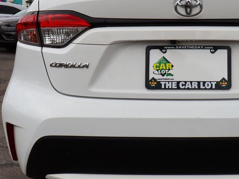 Used 2021 Toyota Corolla LE FWD image 19