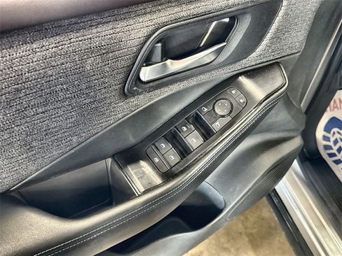 Used 2023 Nissan Rogue SV image 14