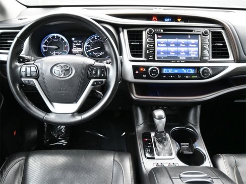 Used 2019 Toyota Highlander Limited image 7