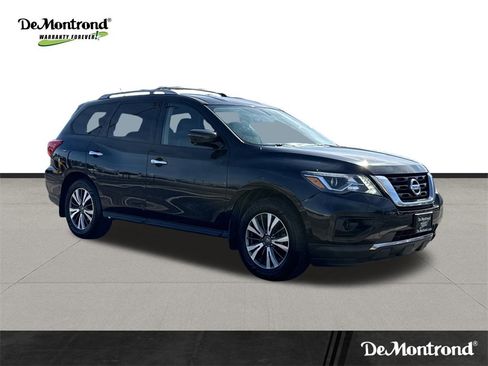 Used 2017 Nissan Pathfinder SL w/ SL Tech Package image 3