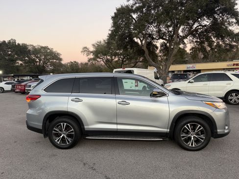 Used 2019 Toyota Highlander LE image 8