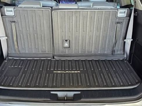 Used 2023 Toyota Highlander Limited image 6