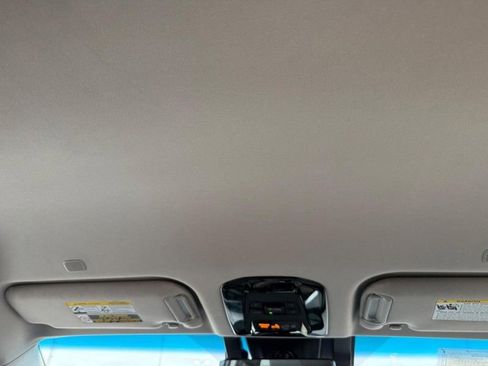 Used 2024 Toyota Venza Limited image 15