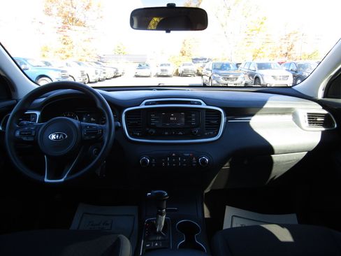 Used 2017 Kia Sorento LX V6 AWD image 9