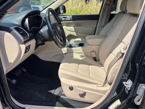 Used 2022 Jeep Grand Cherokee Laredo E w/ Security & Convenience Group image 6