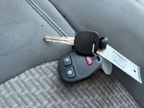 Used 2011 Chevrolet Traverse LS FWD image 31