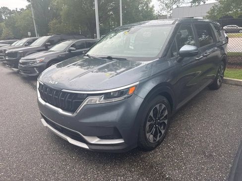 Used 2022 Kia Carnival EX FWD image 3