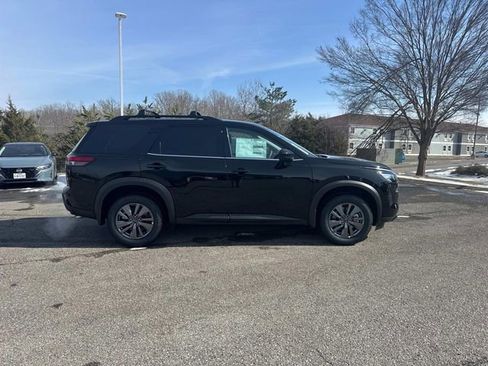 New 2026 Nissan Pathfinder SV image 3