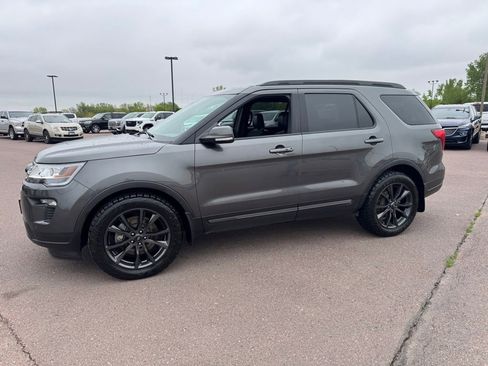Used 2018 Ford Explorer XLT w/ Equipment Group 202A AWD/4WD image 30