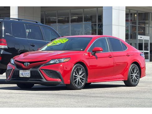 Used 2022 Toyota Camry SE FWD image 8