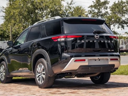 Used 2025 Nissan Pathfinder SL AWD/4WD image 3
