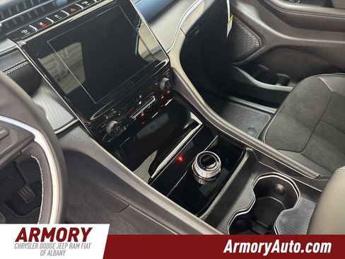 New 2025 Jeep Grand Cherokee L Altitude image 17