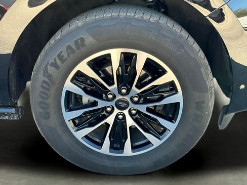 Certified 2025 Ford Expedition Max Platinum image 15