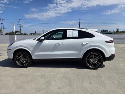 Used 2022 Porsche Cayenne Coupe AWD/4WD image 7