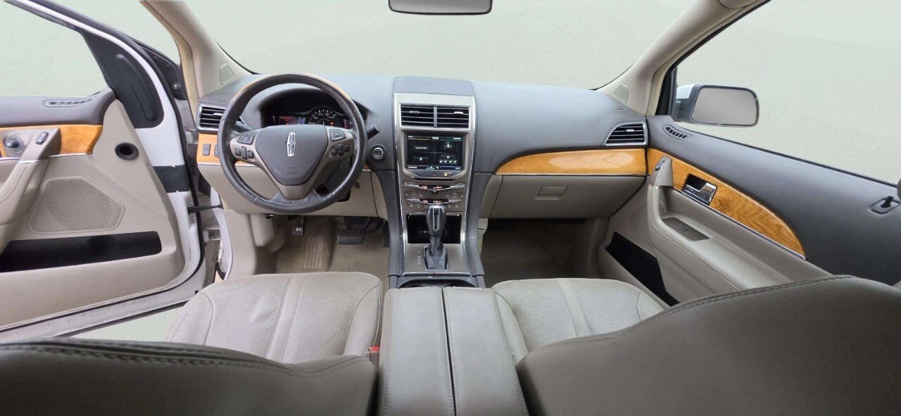 Used 2011 Lincoln MKX AWD w/ Wood Pkg image 8