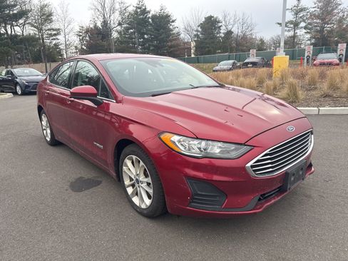 Used 2019 Ford Fusion SE image 3