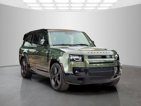 New 2026 Land Rover Defender 130 X-Dynamic SE AWD/4WD image 8