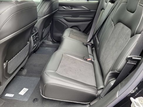 New 2025 Jeep Grand Cherokee Altitude AWD/4WD image 4