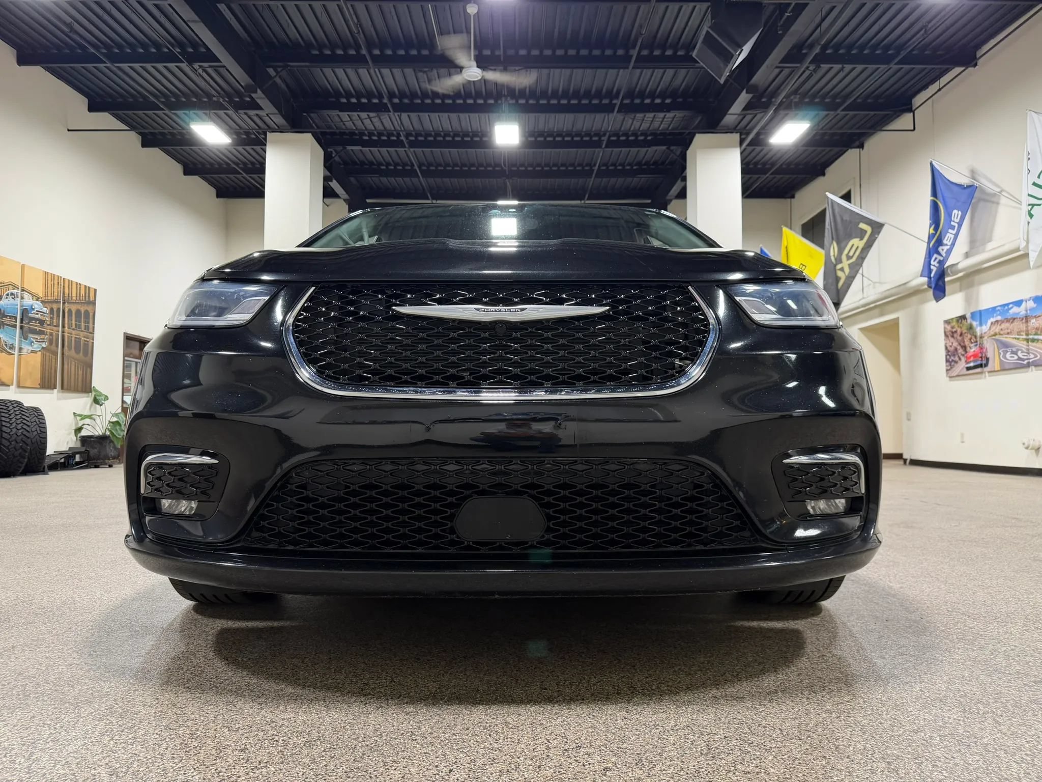 Used 2023 Chrysler Pacifica Touring-L FWD image 12