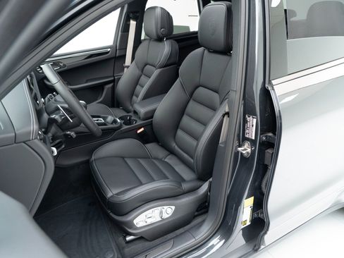 New 2026 Porsche Macan image 5