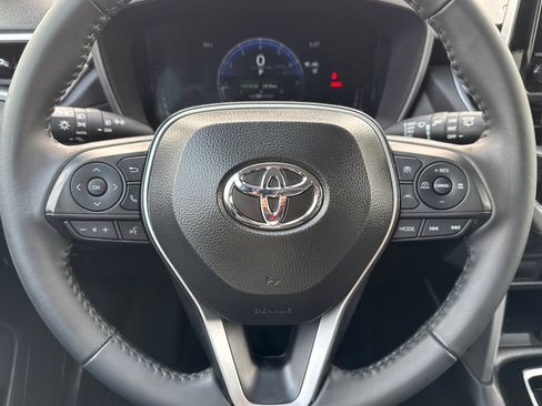 Certified 2025 Toyota Corolla Cross XLE image 16