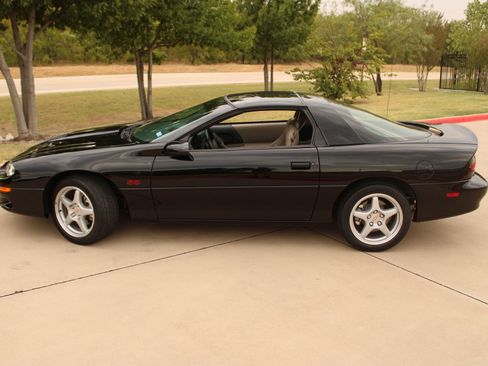 Used 1999 Chevrolet Camaro Z28 w/ SS Performance/Appearance Pkg RWD image 5