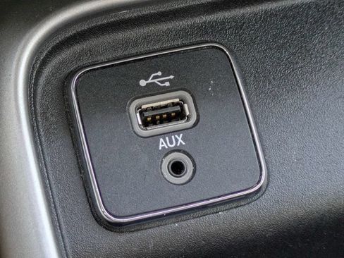 Used 2017 Jeep Compass Latitude w/ Popular Equipment Group FWD image 23