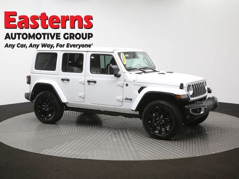 Used 2025 Jeep Wrangler Unlimited Sahara w/ Safety Group AWD/4WD image 49