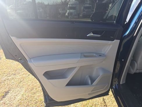 Used 2021 Volkswagen Atlas SEL Premium image 24