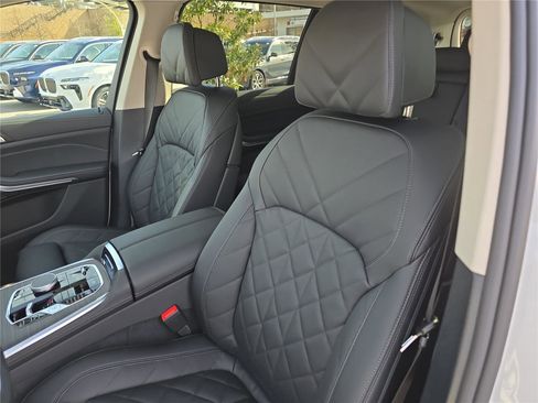New 2026 BMW X7 xDrive40i image 25