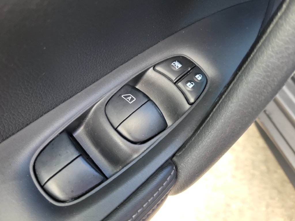 Used 2018 Nissan Rogue S FWD image 14