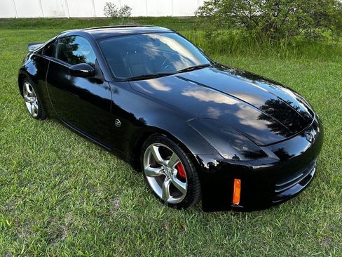 Used 2006 Nissan 350Z Touring w/ (N93) Cargo Convenience Pkg image 4
