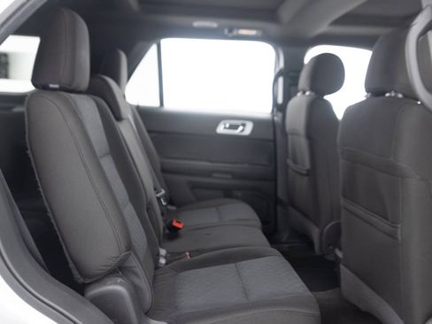 Used 2013 Ford Explorer XLT AWD/4WD image 31