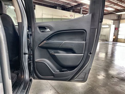 Used 2022 Chevrolet Colorado LT w/ LT Convenience Package image 24