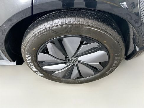 Used 2024 Nissan Ariya FWD image 11