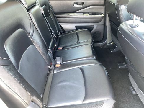 Certified 2024 Nissan Pathfinder SL FWD image 12