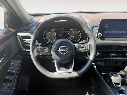 Used 2023 Nissan Rogue SV FWD image 12