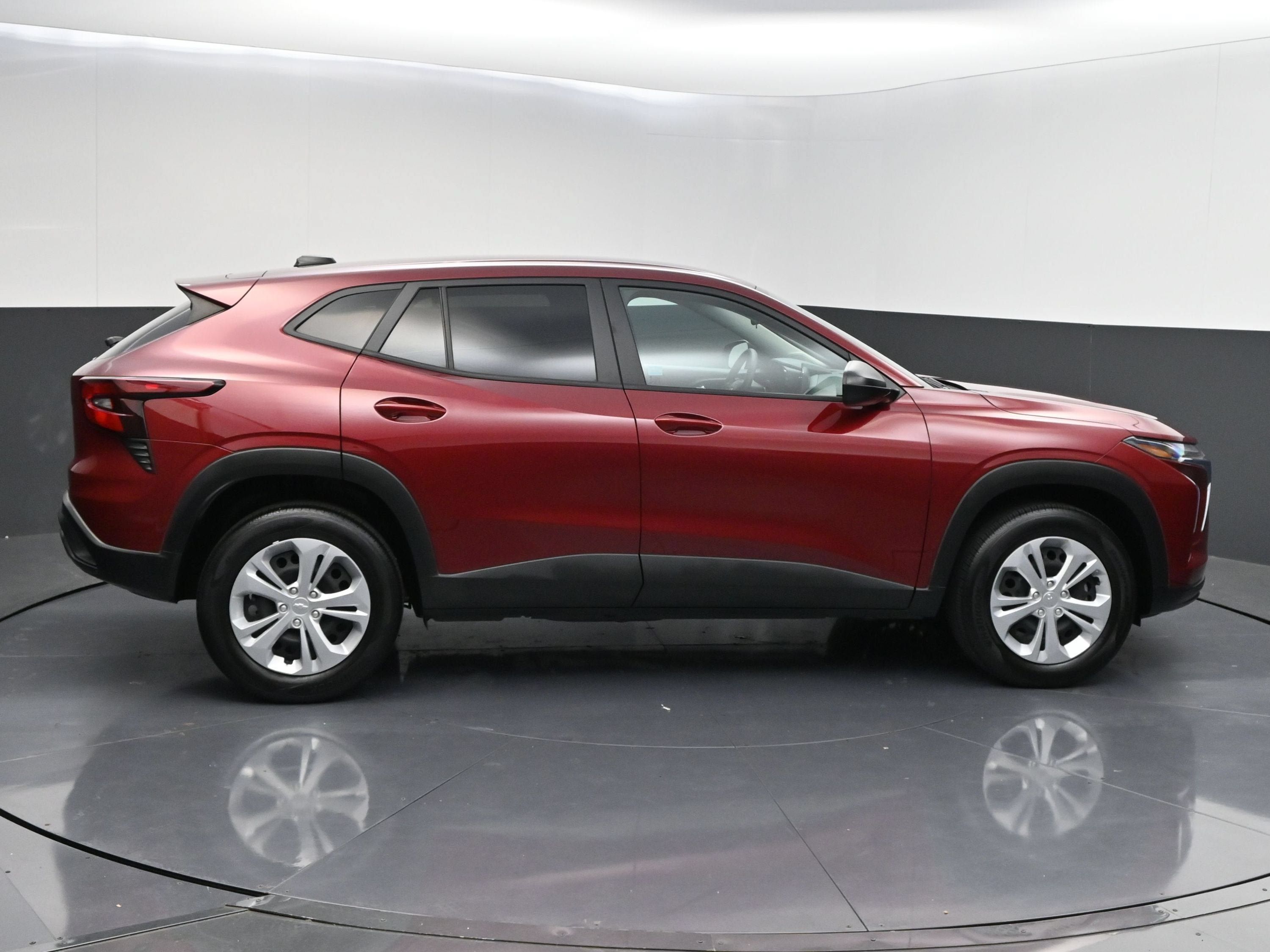 Certified 2024 Chevrolet Trax LS FWD image 9