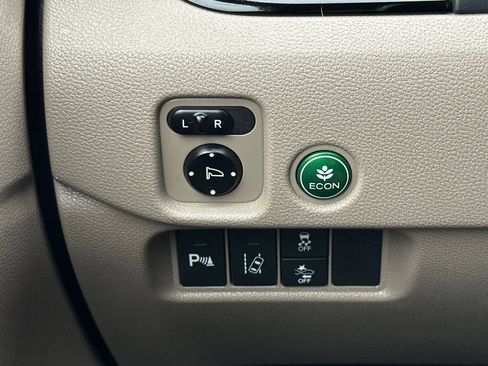 Used 2017 Honda Pilot Touring image 32