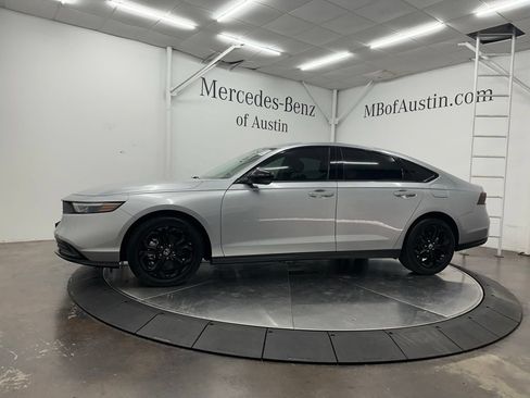 Used 2025 Honda Accord SE image 4