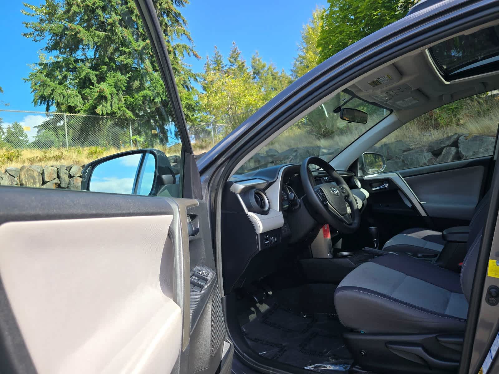 Used 2015 Toyota RAV4 XLE AWD/4WD image 20