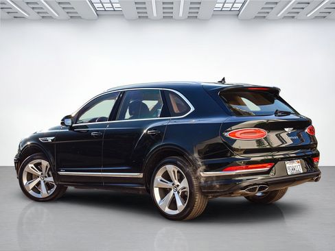 Used 2023 Bentley Bentayga Azure image 3