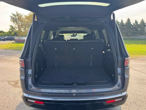 Certified 2024 Jeep Wagoneer 4WD image 18