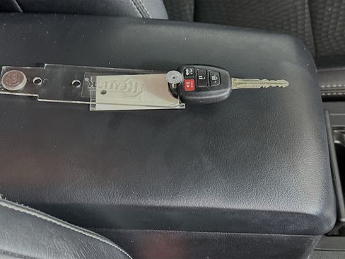Used 2013 Toyota Camry SE FWD image 32